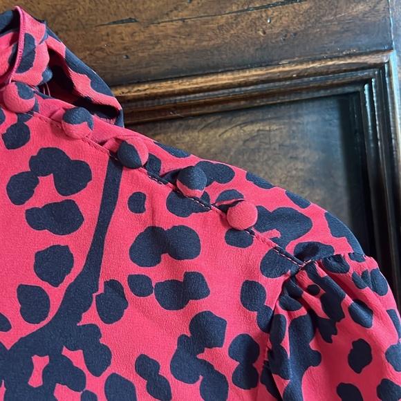 Red Valentino Silk Panther Blouse with Tie Italian size 46 - Picture 9 of 10